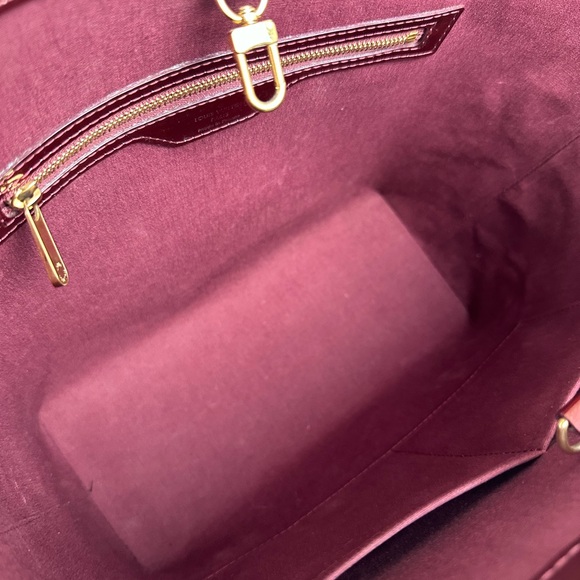 Louis Vuitton Vernis Amarante tote in pristine condition. Posh Authenticated - Picture 13 of 15